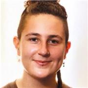 Soy graduada en Ciencias Ambientales y tengo un máster en Oceanografía y Gestión del Medio Marino.